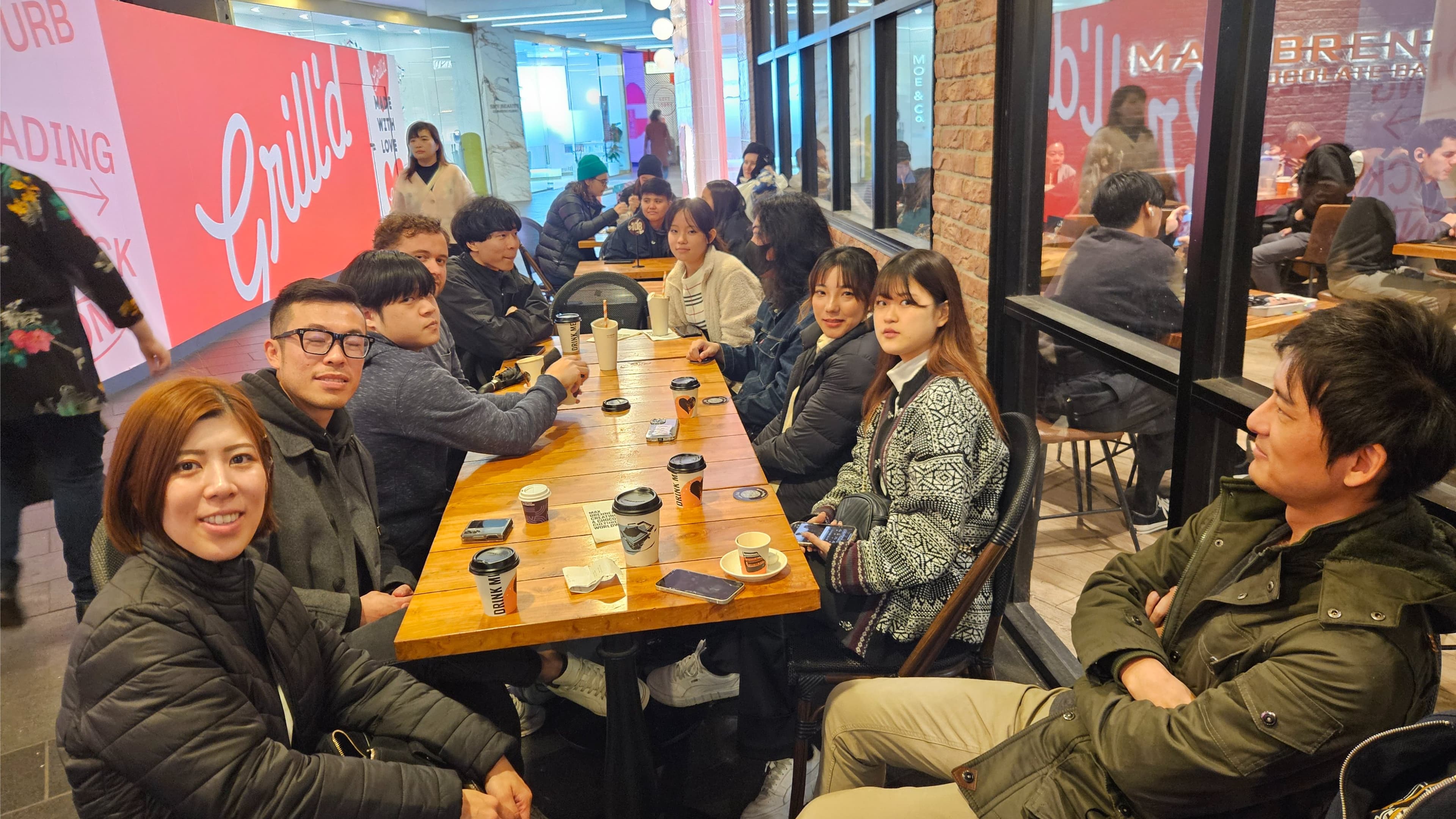 English Conversation over Coffee & Make friends☕🍰🍮